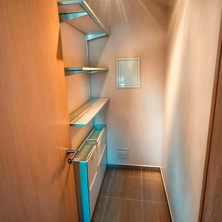 Apartment Charming One-bedroom Retreat In Belair District